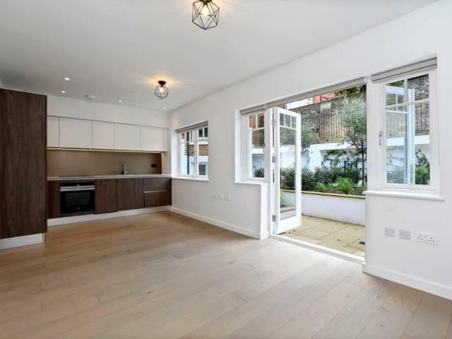 Turret House, Compayne Gardens. 2 bed flat to rent £3,250 pcm £750 pw