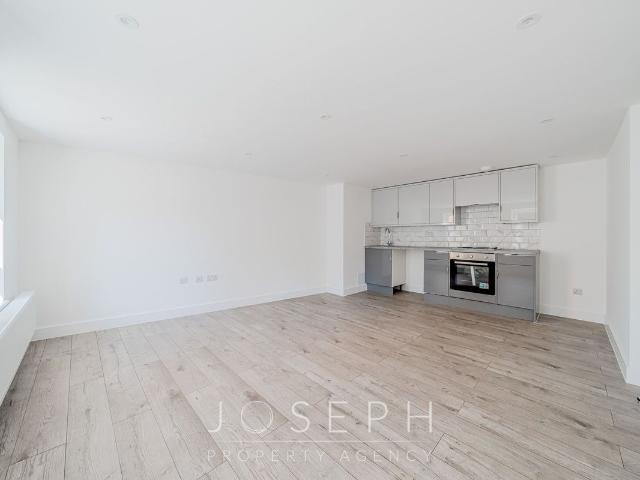 Turret House, Ipswich IP4, 3 bed flat to rent, £1,300 pcm | PrimeLocation