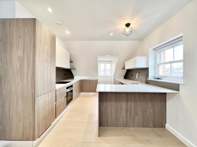Turret House, London NW6 2 bed flat to rent £3,750 pcm £865 pw