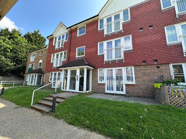 Tuscany Gardens, Crawley, West Sussex RH10, 1 bed flat to rent, £1,350 pcm | PrimeLocation
