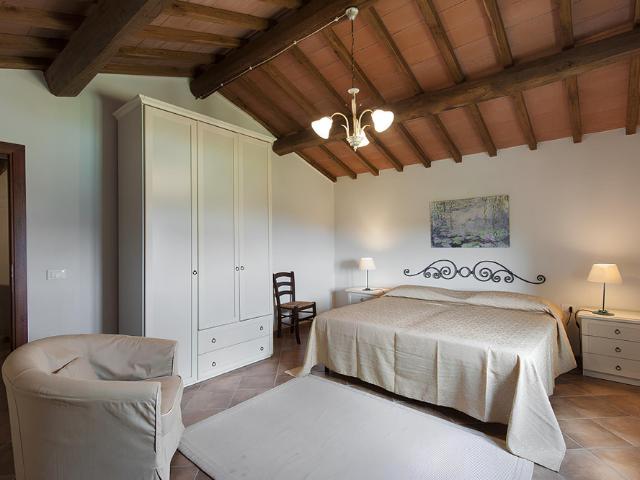 Tuscany Hilltop Apartment in Forest, Pets Allowed