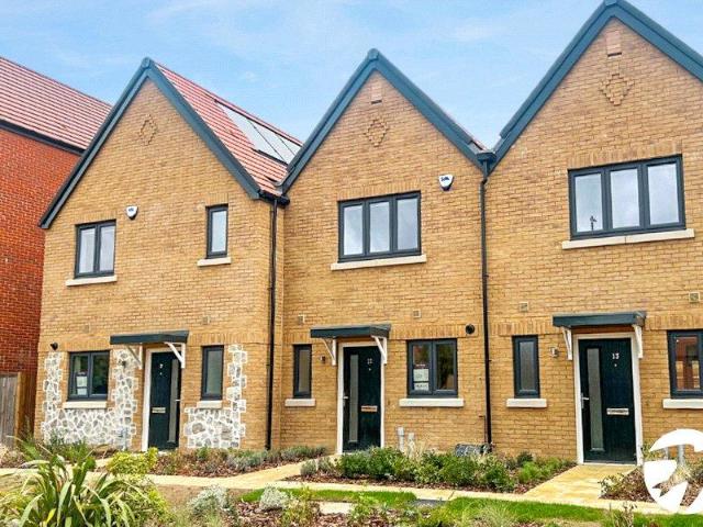 Tuscany Way, Langley, Maidstone. 3 bed house to rent £1,790 pcm £413 pw