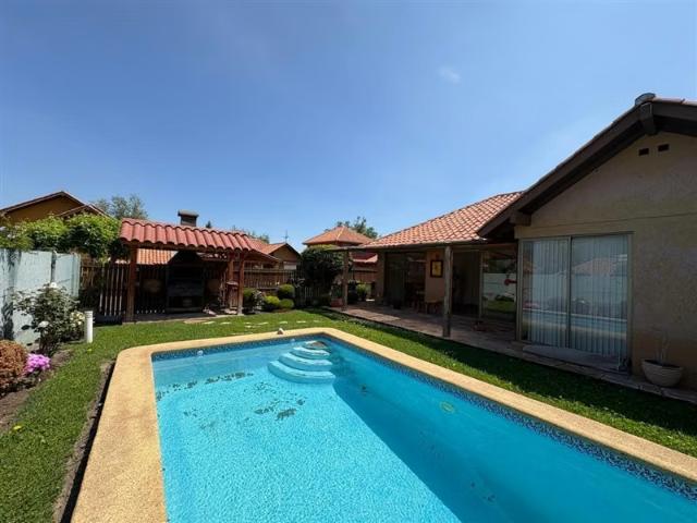 TusCorredores Vende comoda casa Arrayan en Hacienda el Peñon | 3 dormitorios por 6320.00 en Puente Alto