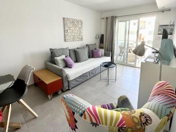 Tutti Fruty: terraza con vistas a la piscina