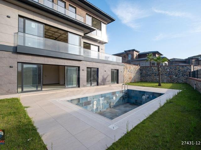 TUZLA TEPEÖREN DORUK PARK VİLLALARINDA 6+2 NATAMAM SATILIK TRİPLEKS