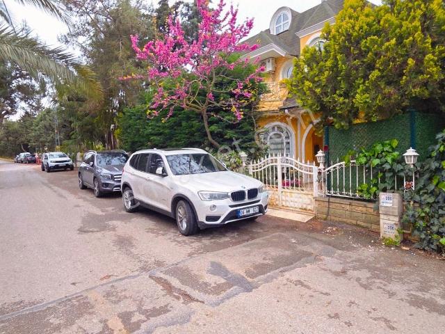 Tuzla Çamlıbel'de Geniş Metrajlı 5 Banyolu 3 Katlı Satılık Villa