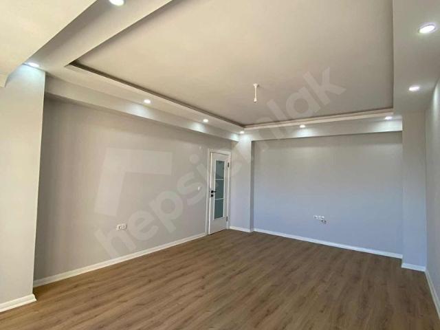 Tuzla Aydınlı da Cadde Üzeri Yeni Binada Satılık 2+1 Daire