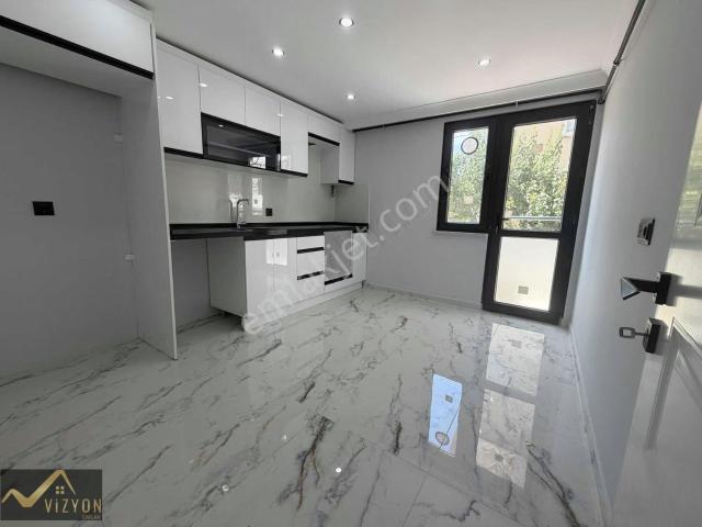 Tuzla Caddesinde / 2+1 Fırsat / 95 M2 Sıfır Lüx /yüksek Giriş