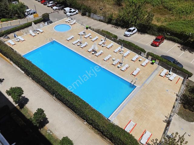 Tuzla Dumankaya Botanik Sitesinde Havuz Cepheli Eşyalı Stüdyo