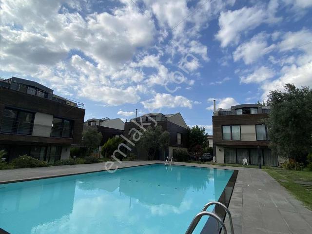 Tuzla Marin Sitesi Lüks Geniş 7+2 Kiralık Villa
