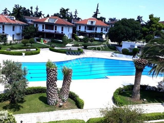 Tuzla Mercan'da Denize Sıfır Sitede 5+2 Ultra Lüks Kiralık Villa