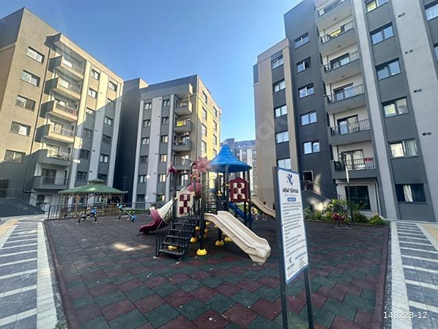 TUZLA MERKEZ'DE TOKİ KONUTLARIN'DA KİRALIK BALKONLU 2+1