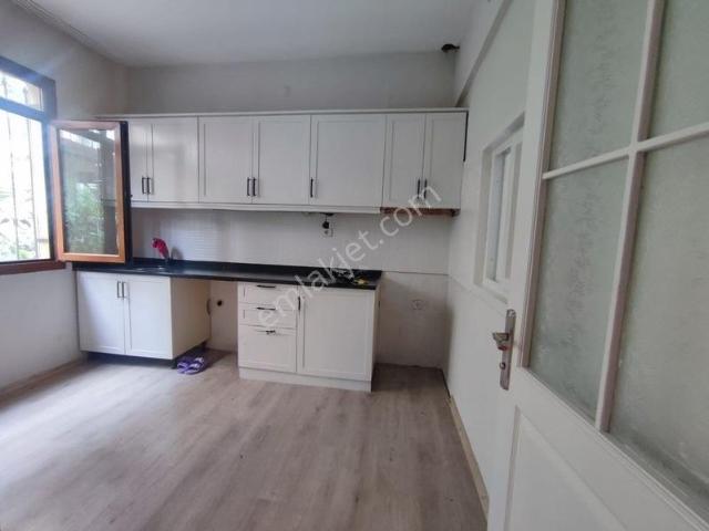 Tuzla Merkez'de Denize 100m Bahçeli 2+1 Girişkat Kiralık Daire