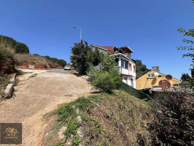 Tuzla Orhanlıda 285 M² Arsa İçerisinde Satılık Müstakil Ev