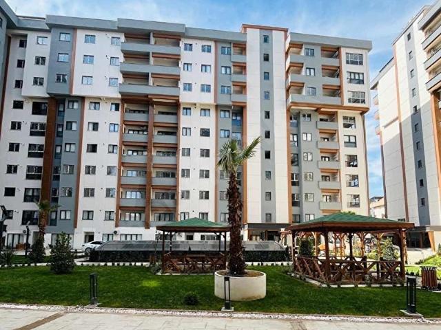TUZLA POSTANE PEARLY SİTESİ SAHİLE YAKIN CADDE ÜSTÜ SATILIK 3+1