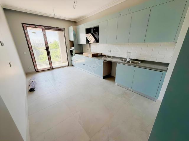 Tuzla Sahilde Prestijli Sitede 2 Banyolu Balkonlu Deluxe 3+1