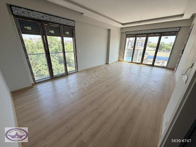 Tuzla Sahilde Prestijli Sitede 3+1 Kiralık Daire