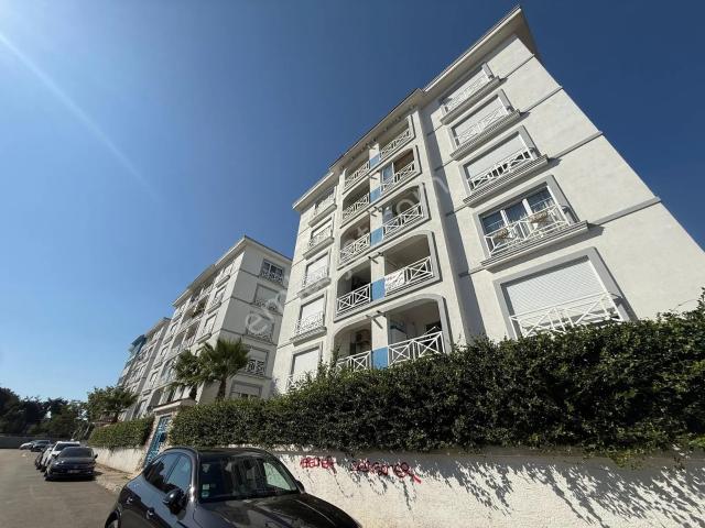 Tuzla Sahil'e Yürüme Mesafesinde Eşyalı 3+1 Kiralık Daire