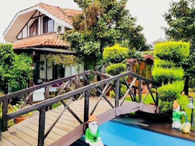 Tuzla'nın En Değerli Lokasyonunda Lüks Site İçerisinde Villa