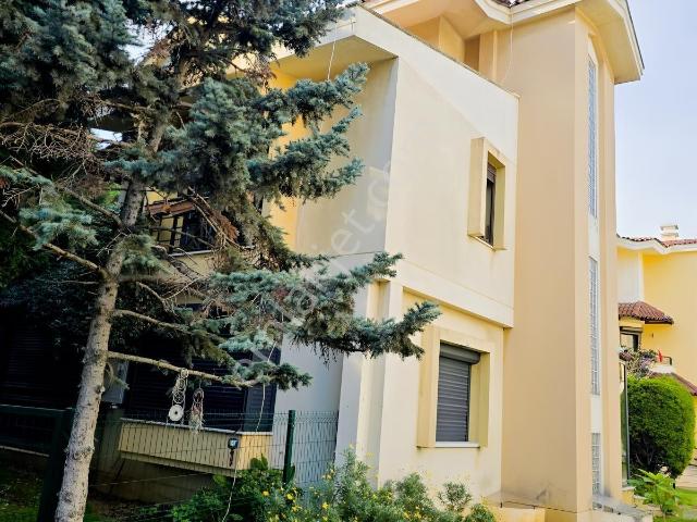 Tuzlahan Villalarında Satılık Köşe Villa