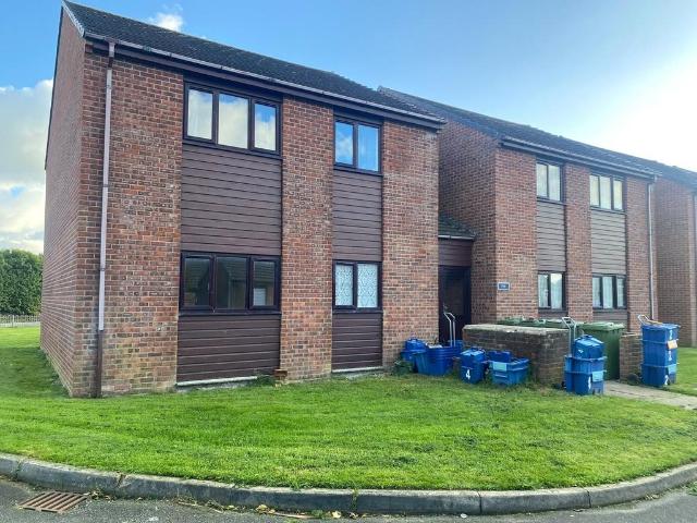 Ty Gwilym, Neptune Road, Tywyn. 2 bed flat to rent £650 pcm £150 pw