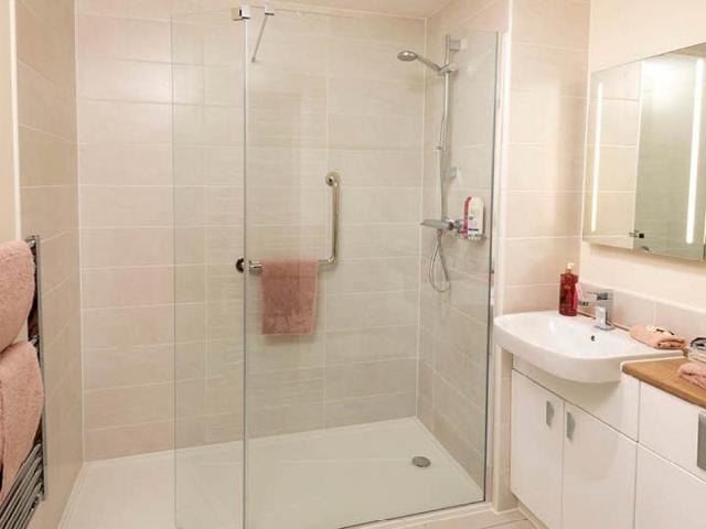Tyn Y Gongl, Benllech LL74 2 bed retirement property to rent £2,015 pcm £465 pw