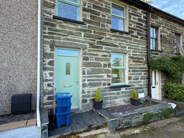 Tyn Y Maes, Blaenau Ffestiniog, LL41 3 bed terraced house to rent £850 pcm £196 pw