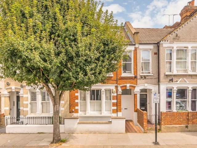 Tynemouth Street, Fulham SW6, 3 bed flat to rent, £4,250 pcm | PrimeLocation