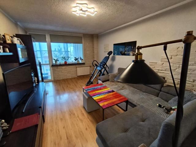 Tychy 52 m² z dużą kuchnią i balkonem blisko infrastruktury