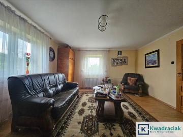 Dom z dużymi działkami i garażem w Tylawie
