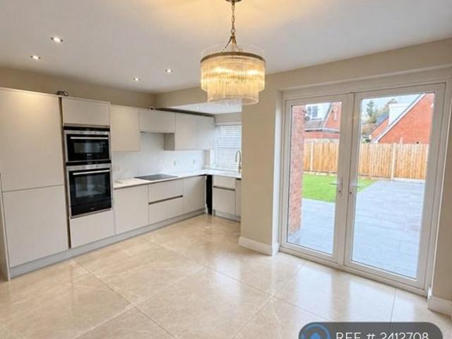 Tyldesley Old Road, Manchester, M46 2 bed semi detached house to rent £1,275 pcm £294 pw