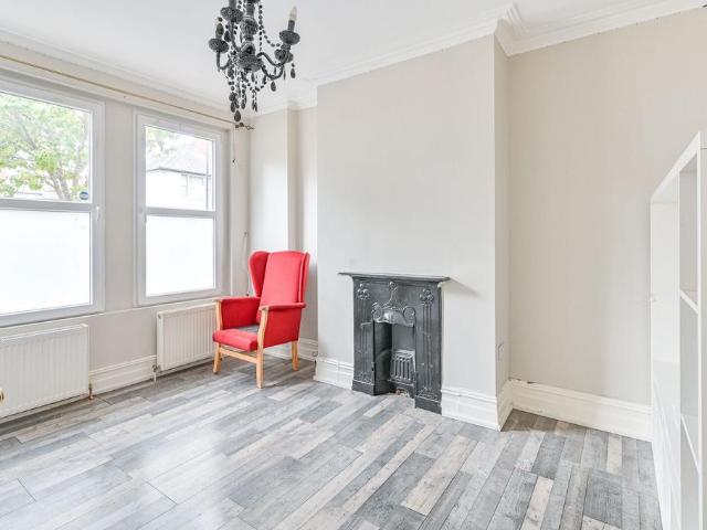 Tylecroft Road, Norbury, London, SW16 3 bed house to rent £2,500 pcm £577 pw