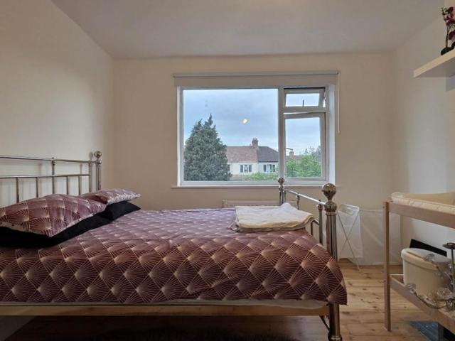 Tylehurst Gardens, Ilford IG1 1 bed in a house share to rent £800 pcm £185 pw
