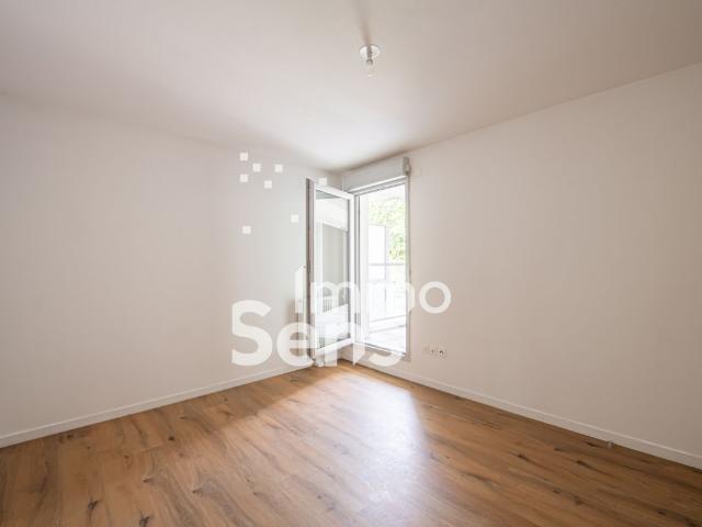 TYPE 2 AVEC BALCON + PARKING LILLE
