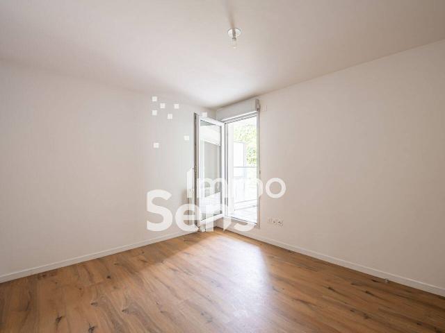 TYPE 2 AVEC BALCON + PARKING LILLE