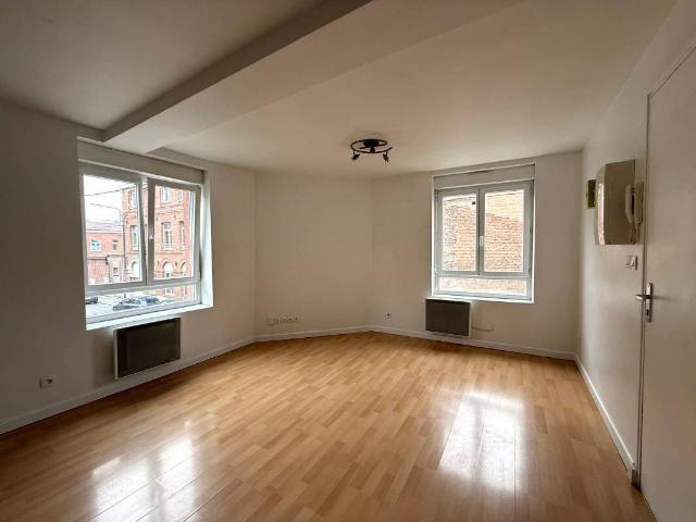 Type 2 de 31m² situé en centre ville d'Armentières 495 euros/m