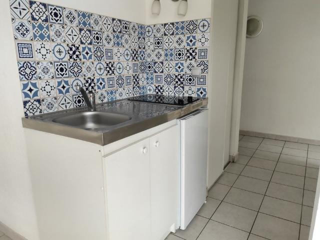 TYPE 2 DE 33 M² AVEC TERRASSE, CAVE ET PLACE DE PARKING AU COEUR DU 5EME ARRONDISSEMENT