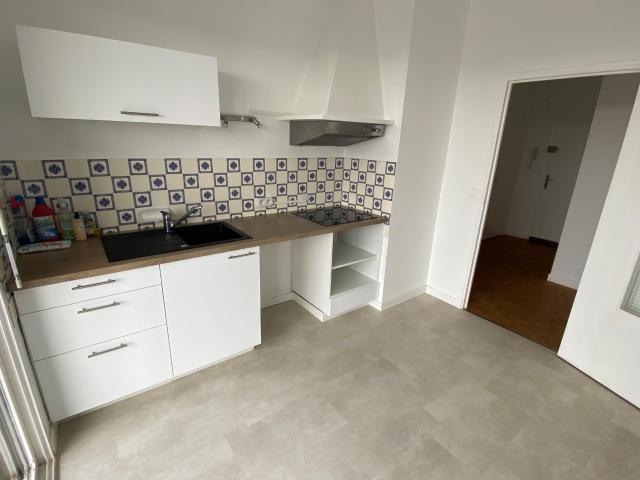 TYPE 2 RENOVE AVEC CAVE ET GARAGE PROCHE MULTIPLEX, Rodez