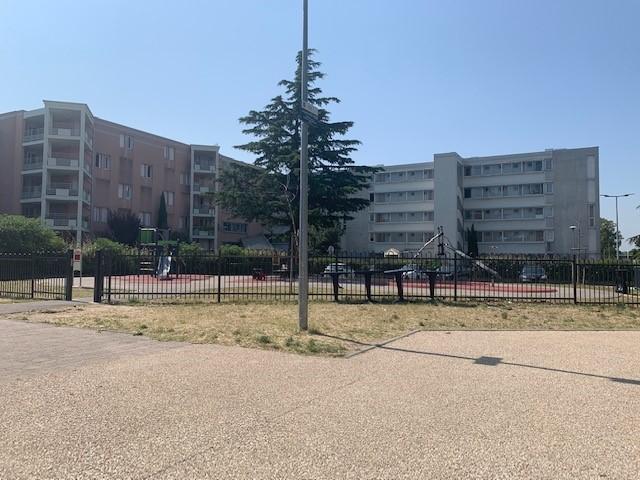 Type 4 BAGNOLS SUR CEZE LES MIMOSAS