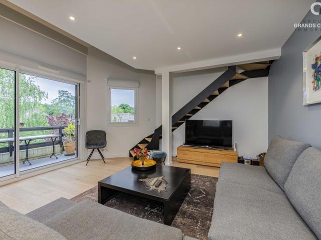 TYPE 4 DUPLEX DERNIER ETAGE MENTHON SAINT BERNARD 74290
