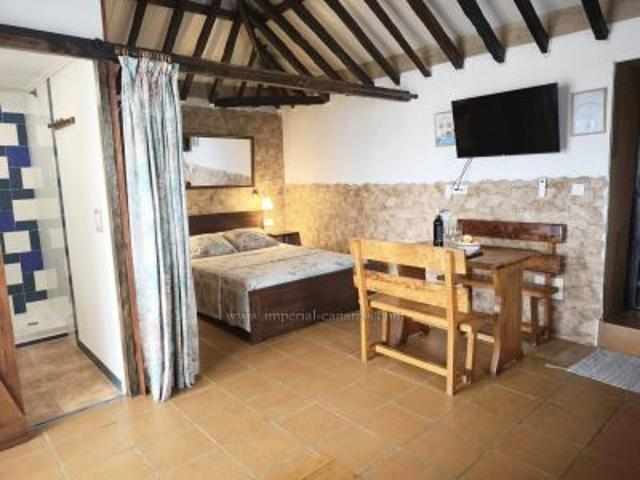 Typical Canarian loft style cottagel rental in Puerto de La Cruz, Playa Jardín area. Natural setting, peaceful location