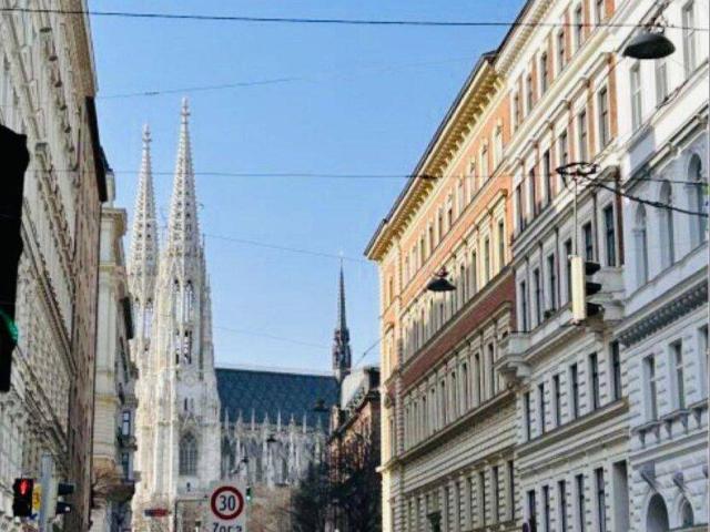 Typisch Wiener Altbau Juwel grenzend am 1. Bezirk ca. 500 m² mit 5 Schlafzimmern