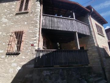 Typisches Tessiner Einfamilienhaus mit 4 1/ Zimmer 2 Ebenen / 4 1/2 Zimmer Dorfhaus an ruhiger, sonniger Aussichtslage