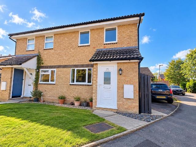 Tyrell Close, Stanford in the Vale. 3 bed semi detached house to rent £1,350 pcm £312 pw