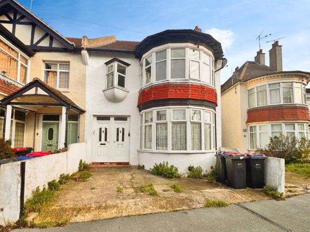 Tyrrel Drive, Southend On Sea 2 bed flat to rent £1,150 pcm £265 pw