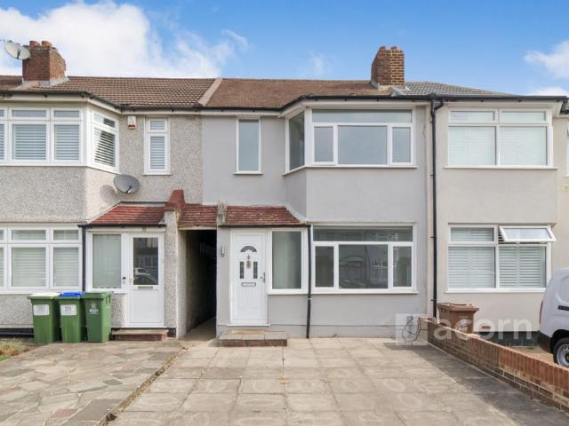 Tyrrell Avenue Welling DA16 3 bed terraced house to rent £2,150 pcm £496 pw