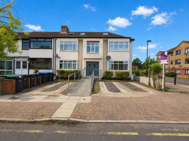 Tysoe Avenue, Enfield, EN3 2 bed ground floor flat to rent £1,600 pcm £369 pw