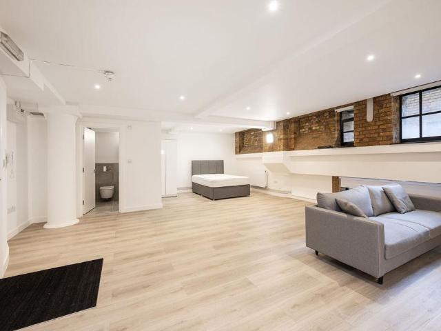 Tyssen Street, E8, Dalston, London, E8 Studio to rent £2,350 pcm £542 pw