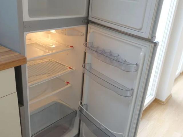 U3 SCHWEGLERSTRASSE RUHIGE SONNIGE TERRASSENWOHNUNG 3 Zimmer 2er WG geeignet !