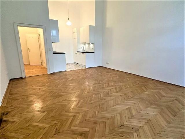 U1 TAUBSTUMMENGASSE, gepflegte 70 m2 Altbau, Wohnküche, 1 Zimmer, Duschbad, Parketten, 1. Liftstock, Hofruhelage, Möllwaldplatz